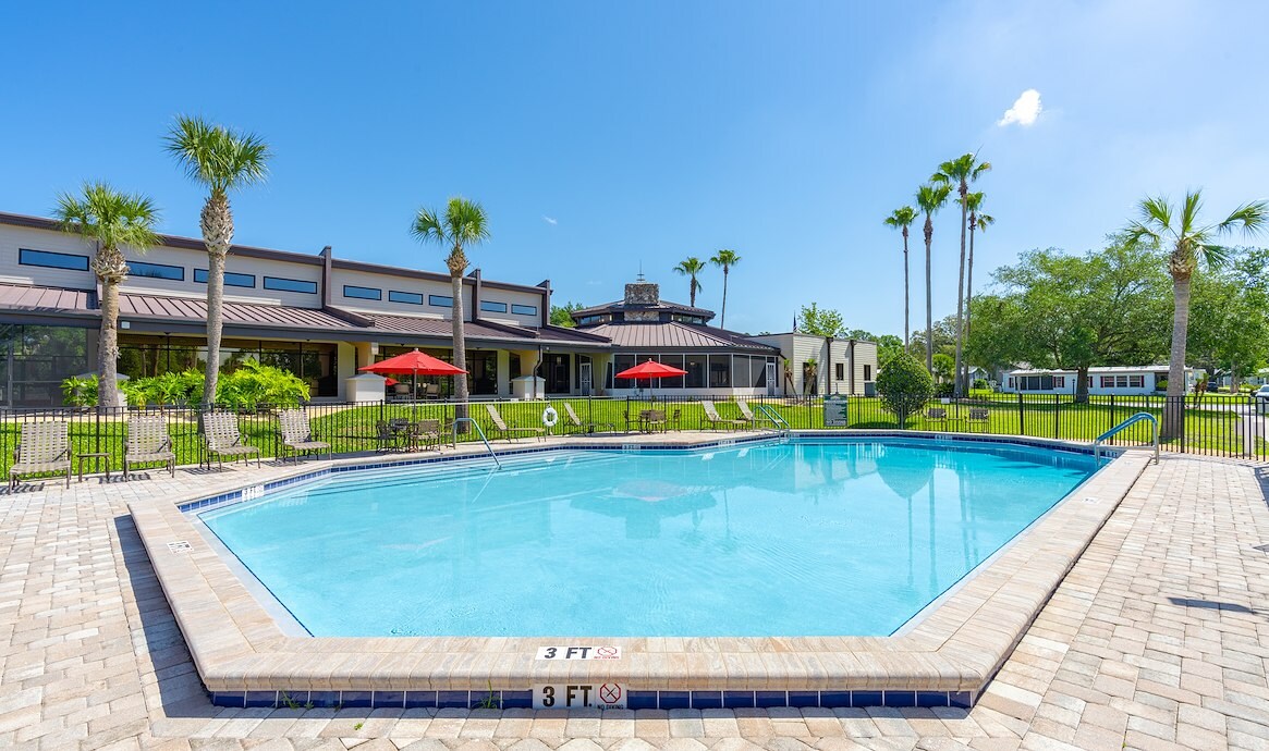 Woodlands at Church Lake - Amenities and Services - Swimming Pool