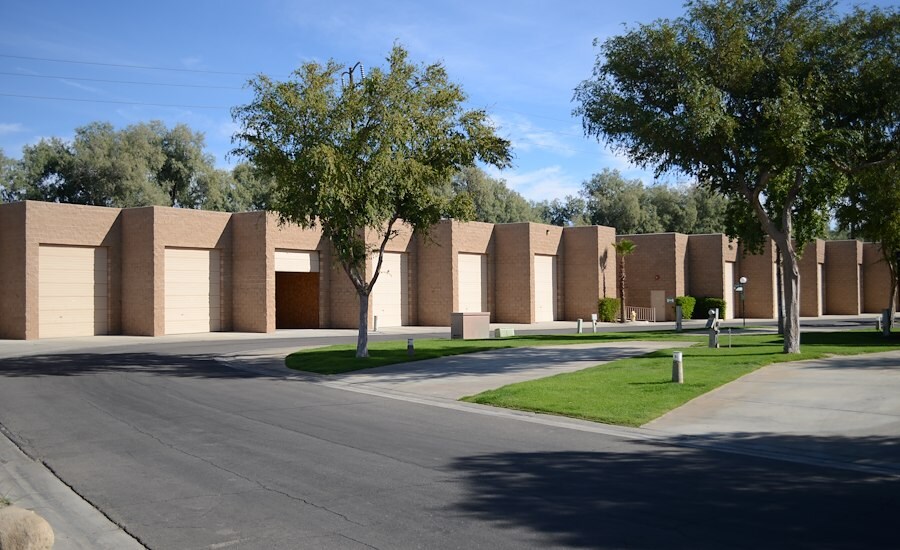 Emerald Desert RV Resort Provide Stay with Palm Trees Surround, California