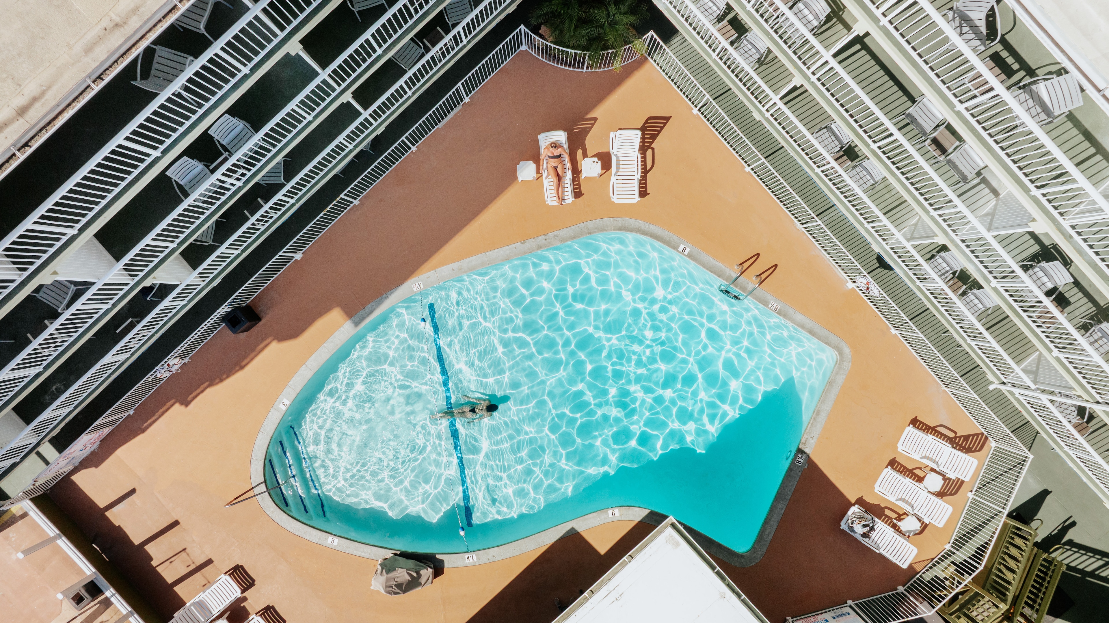 Surfer Beach Hotel — gallery preview 1