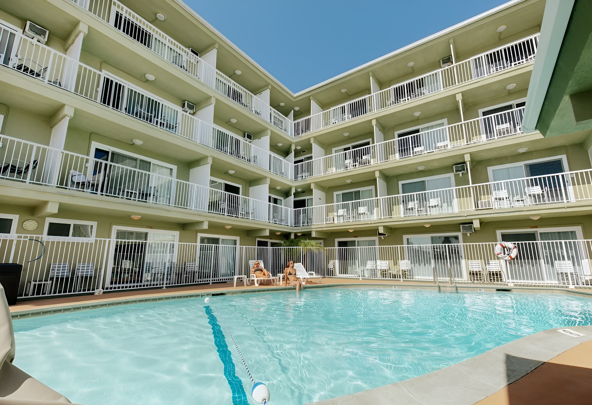 Surfer Beach Hotel — photo 11 of 56