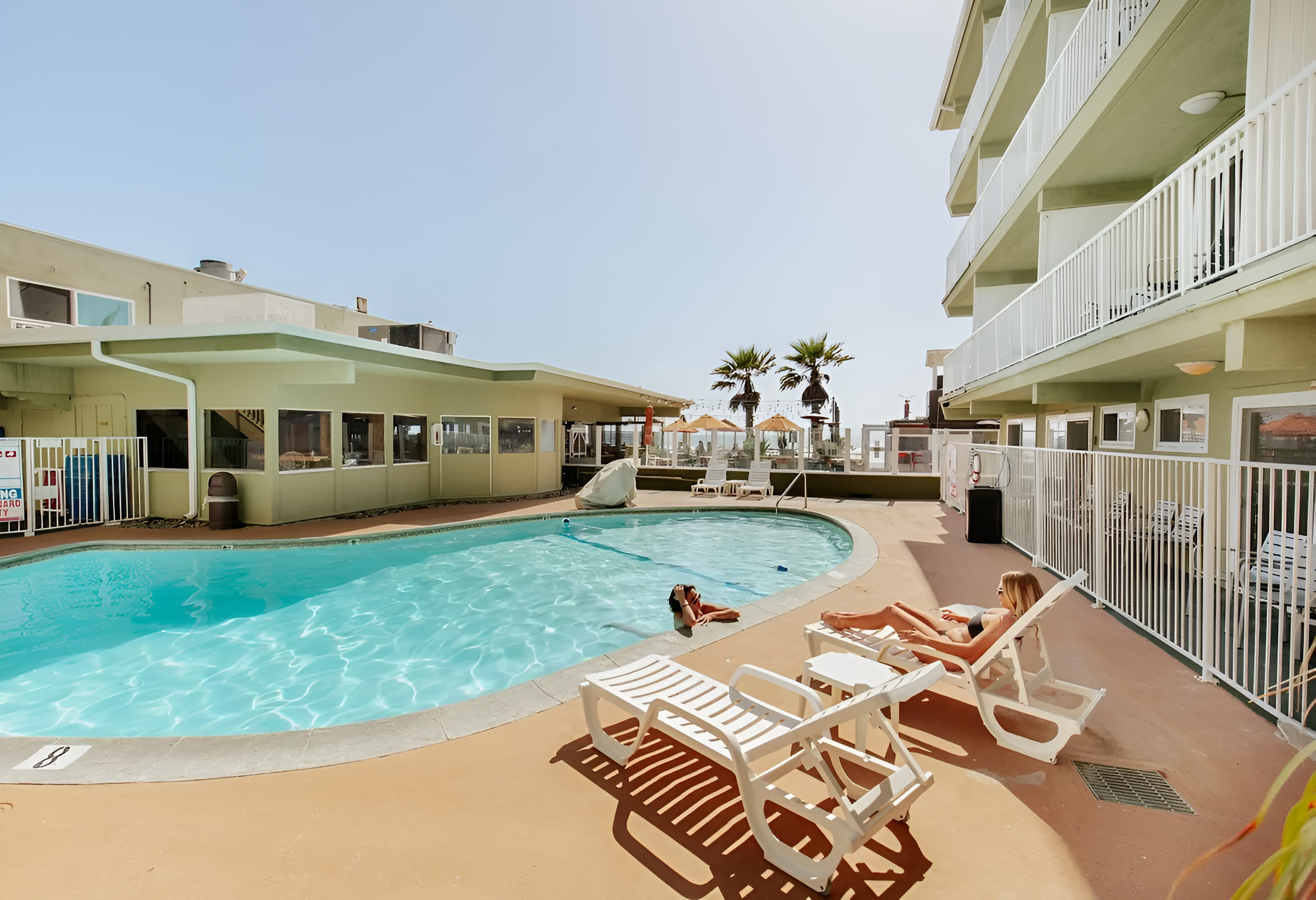Surfer Beach Hotel — photo 19 of 56