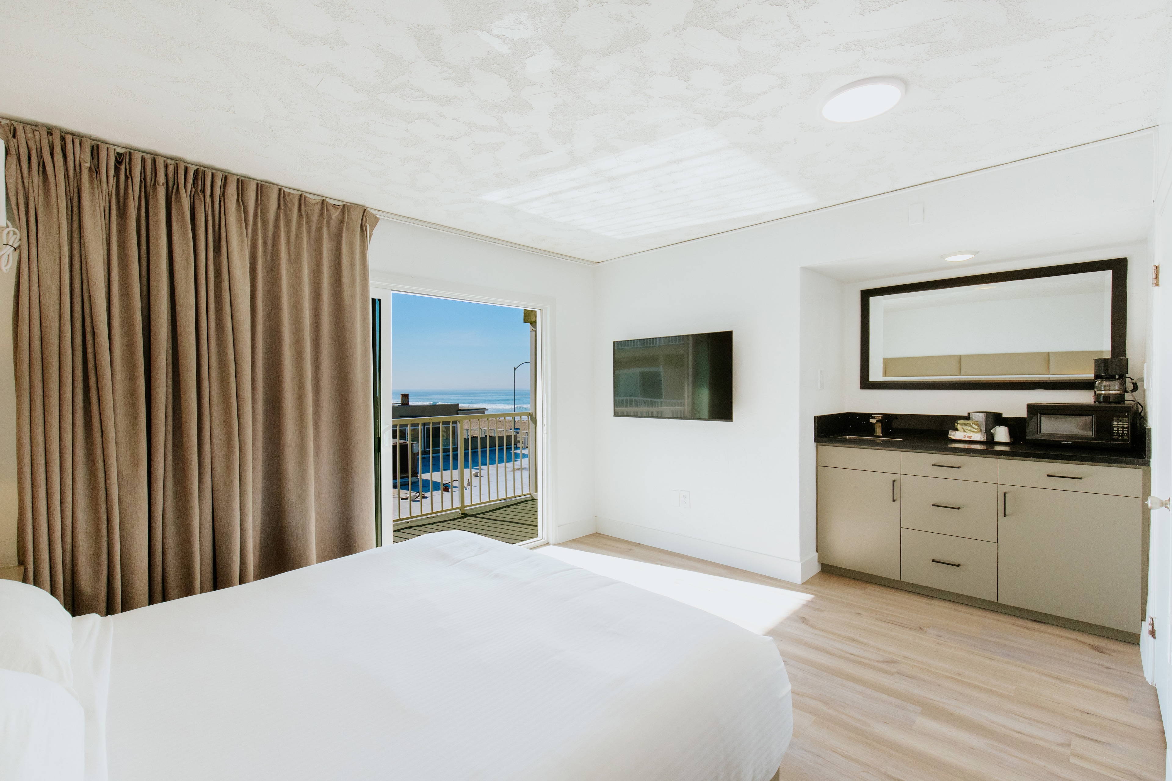 Surfer Beach Hotel — photo 37 of 56
