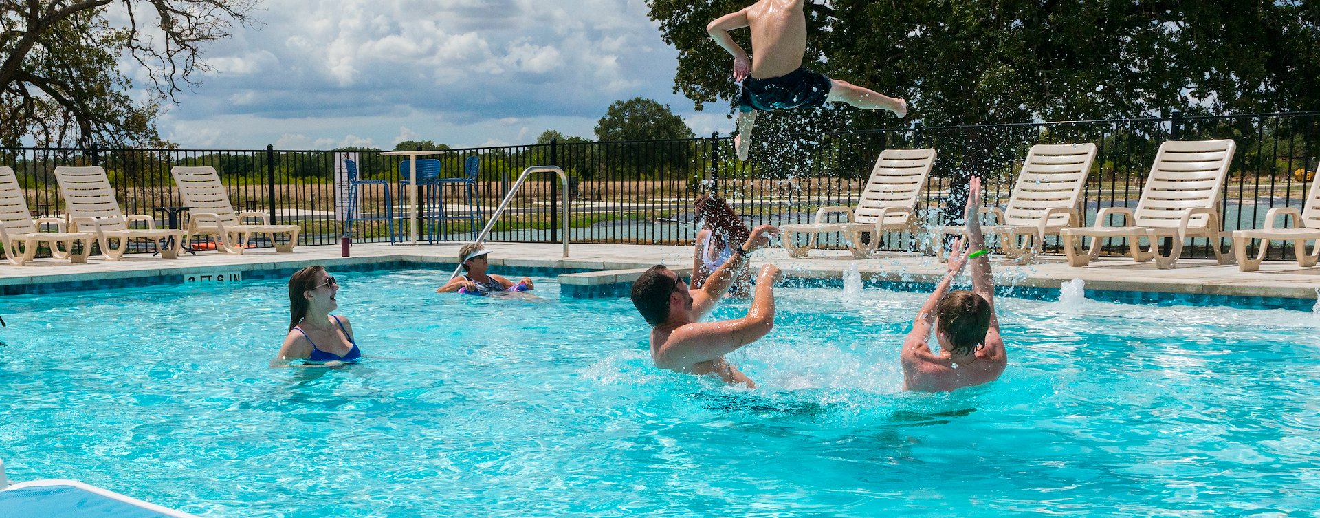 Great Escapes RV Resort Bryan-College Station photo 2