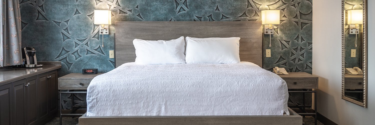 Rooms and Suites at Turf Valley hotel