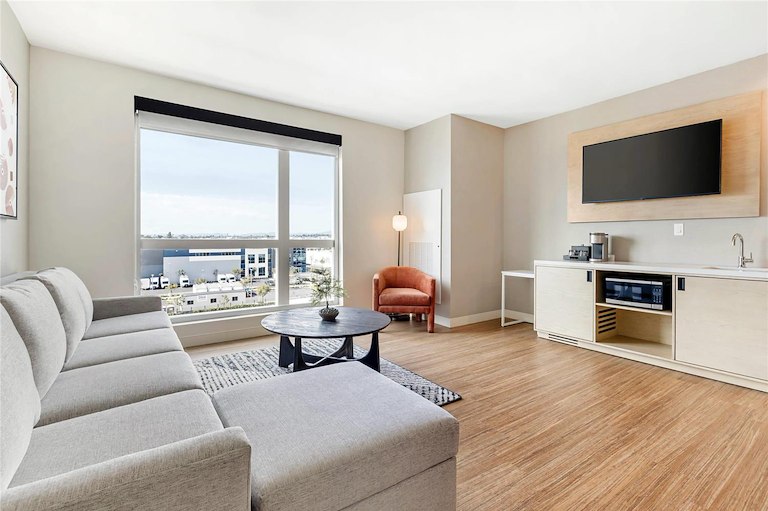 1 King Bed, 1 Bedroom Suite, Accessible