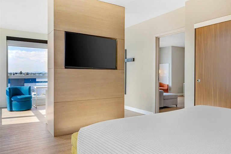 1 King Bed, 1 Bedroom Suite