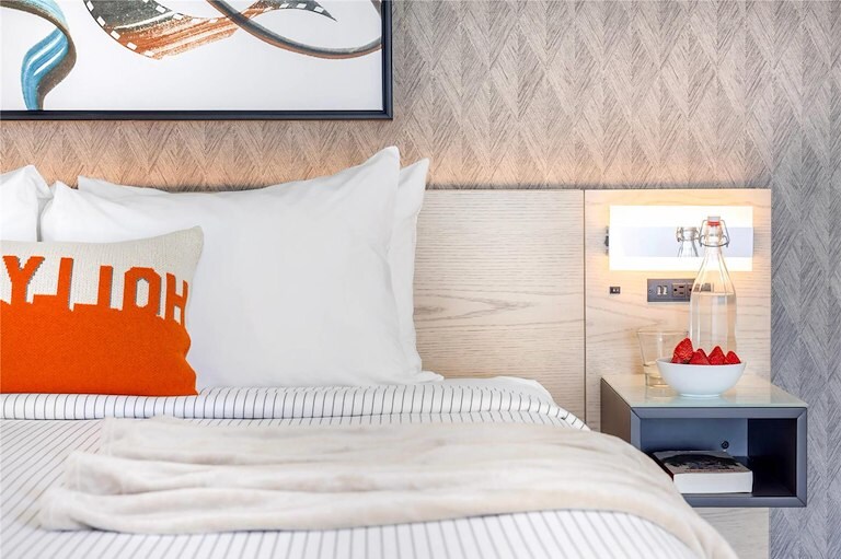 1 King Bed, Accessible