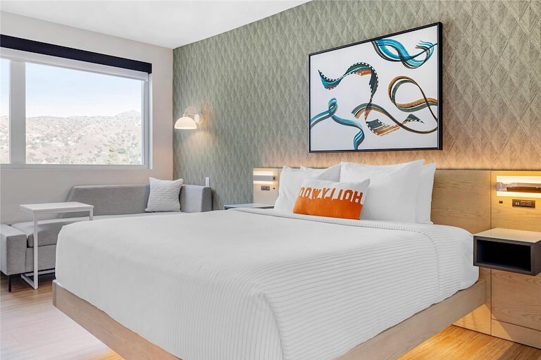 1 King Bed