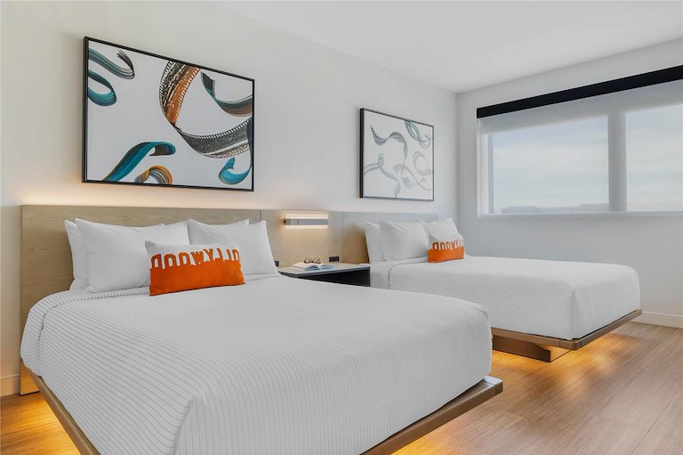 2 Queen Beds, Accessible
