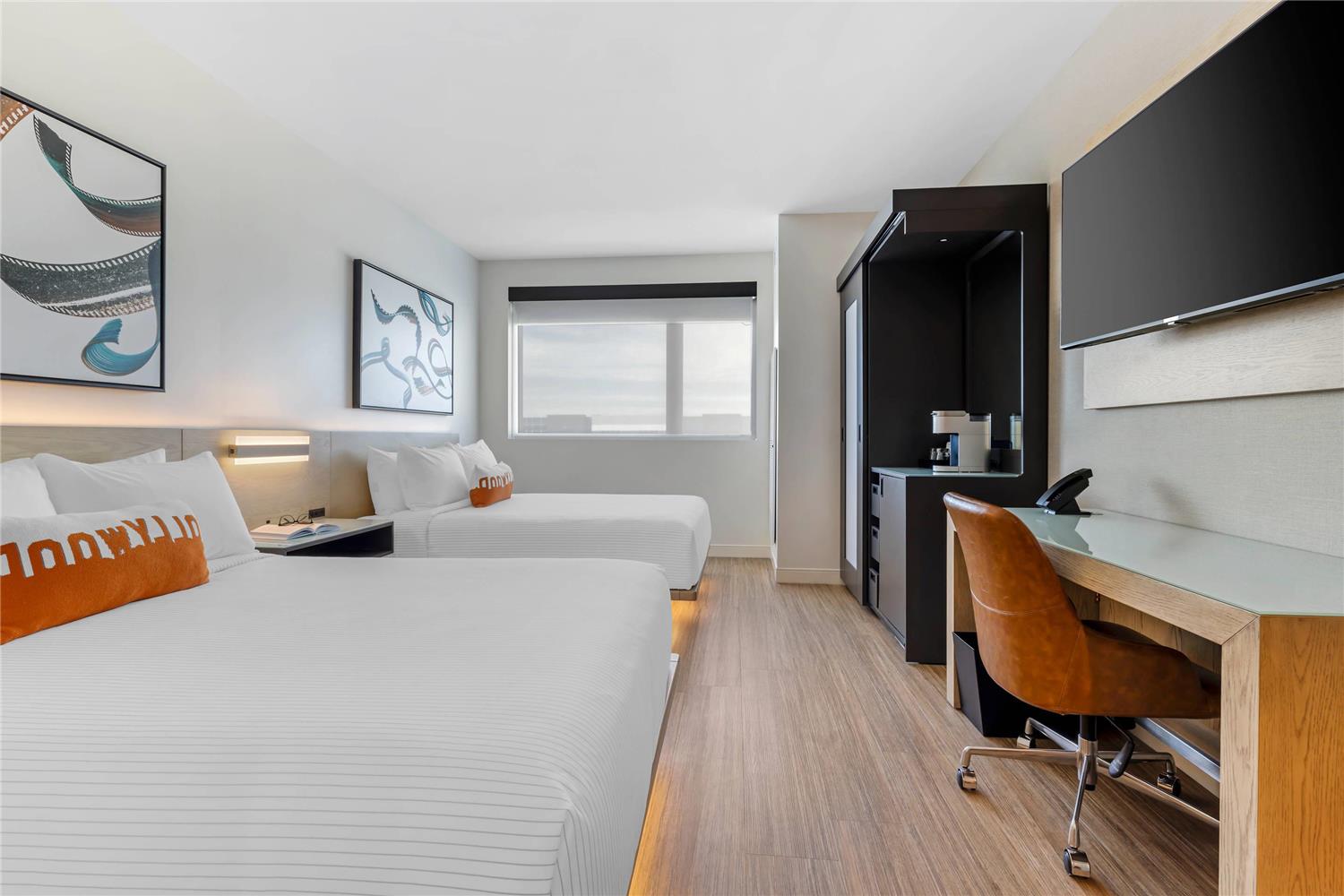 Contemporary Rooms & Amenities