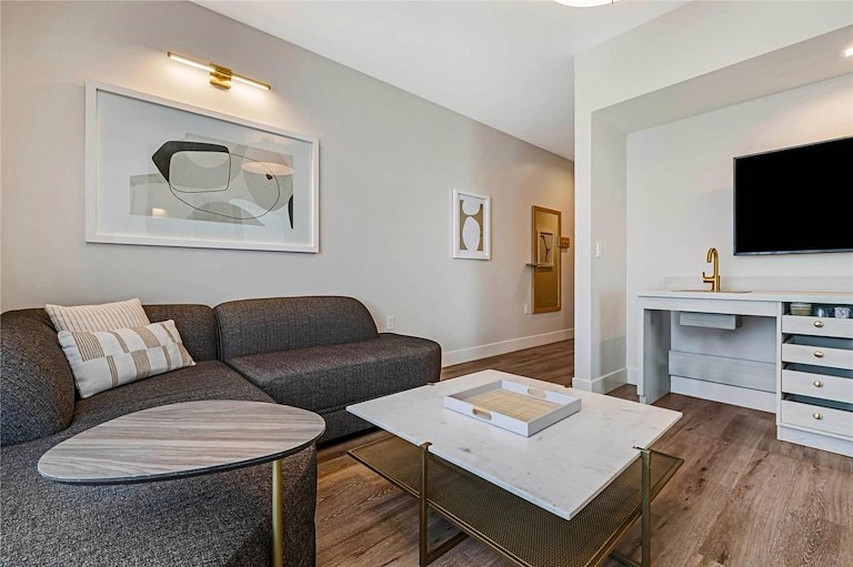 1 King Bed, 1 Bedroom Suite