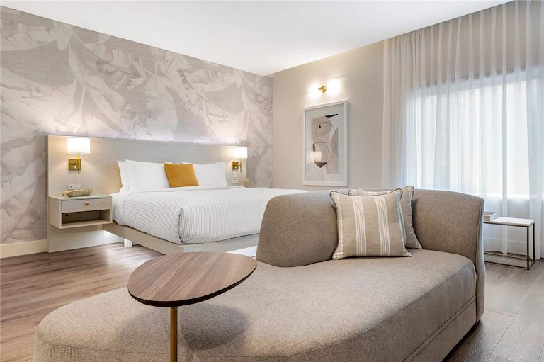 1 King Bed, Accessible
