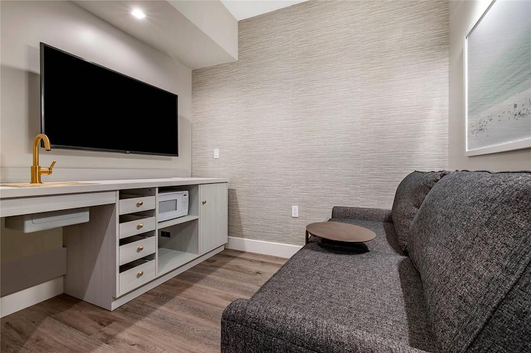 1 King Bed Suite, Accessible
