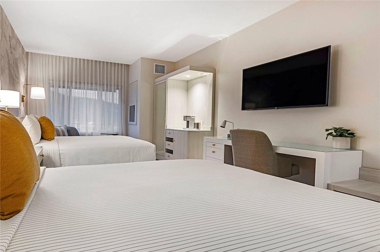 2 Queen Beds