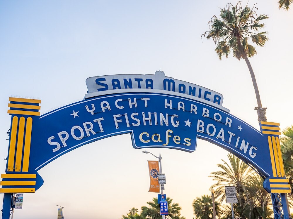 Sign at the entrance to Santa Monica Pier