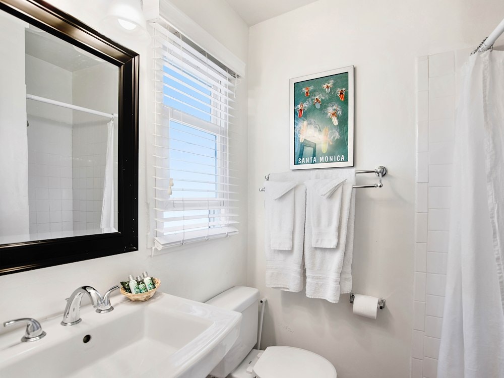 Bathroom of Two Queen at Sea Blue Hotel, Santa Monica, California