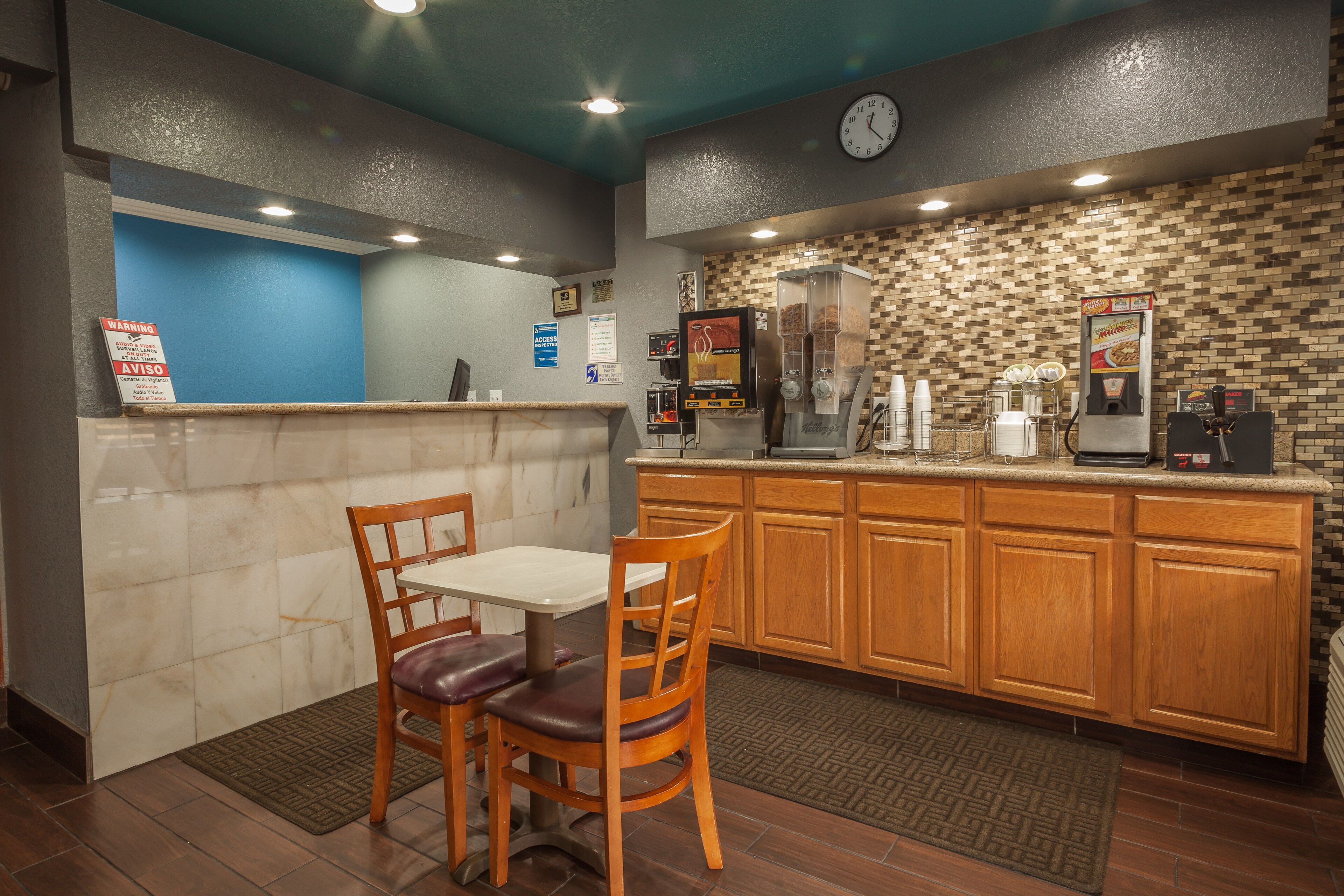 Indoor Breakfast Area at Vagabond Inn - Hemet