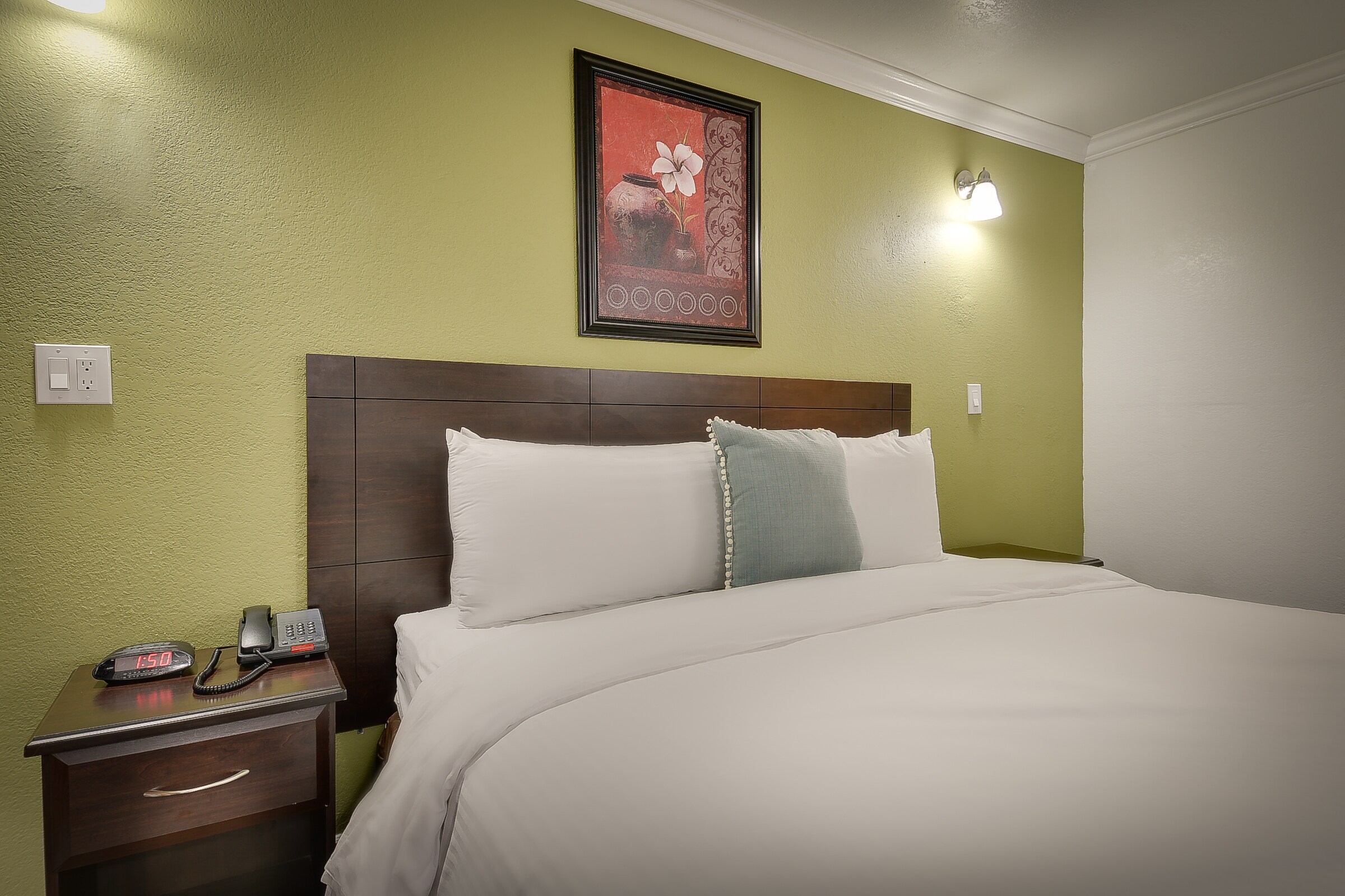 Rooms at Vagabond Inn - San Pedro