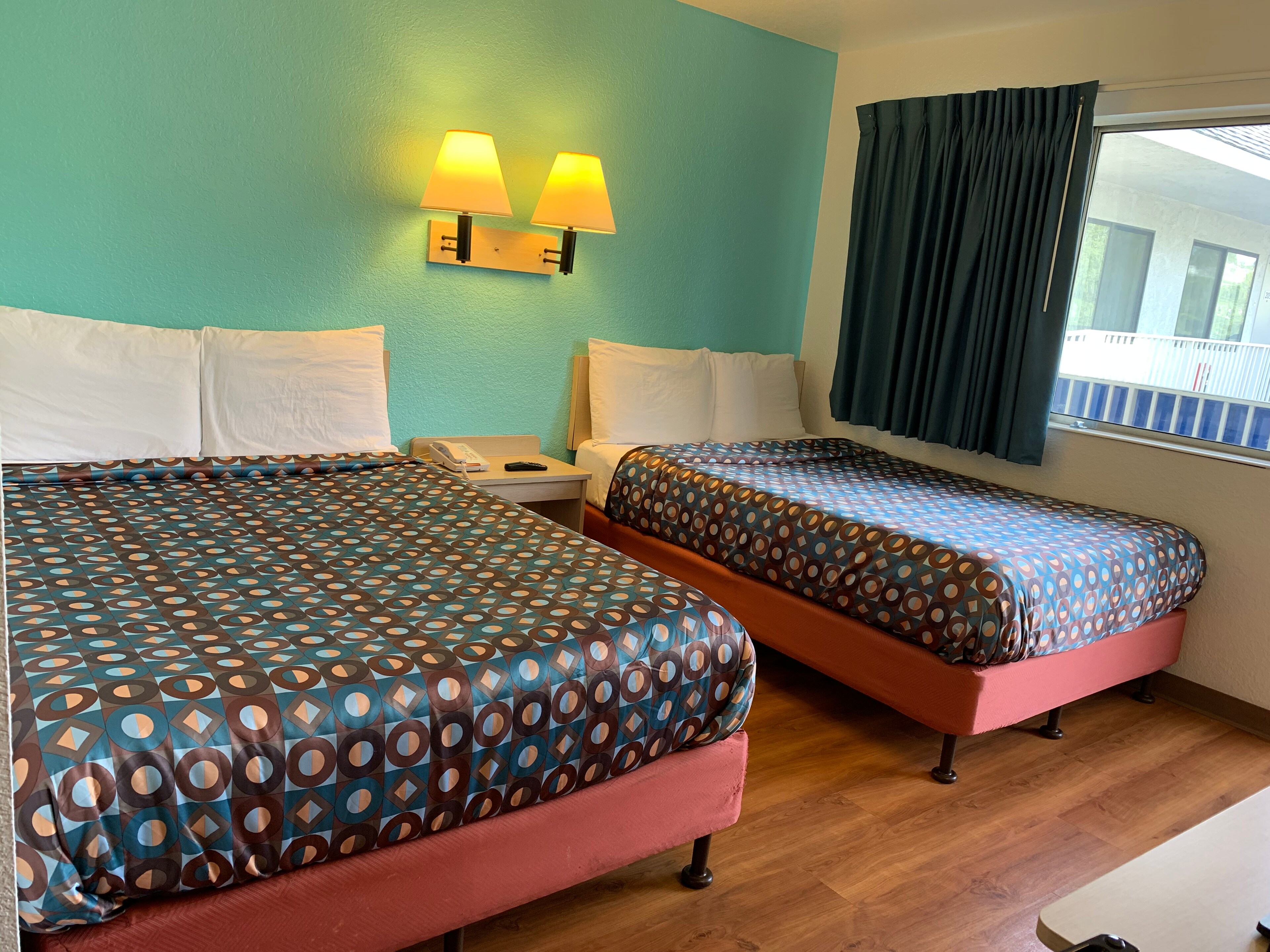 Rooms and suites at Vagabond Inn - Sylmar
