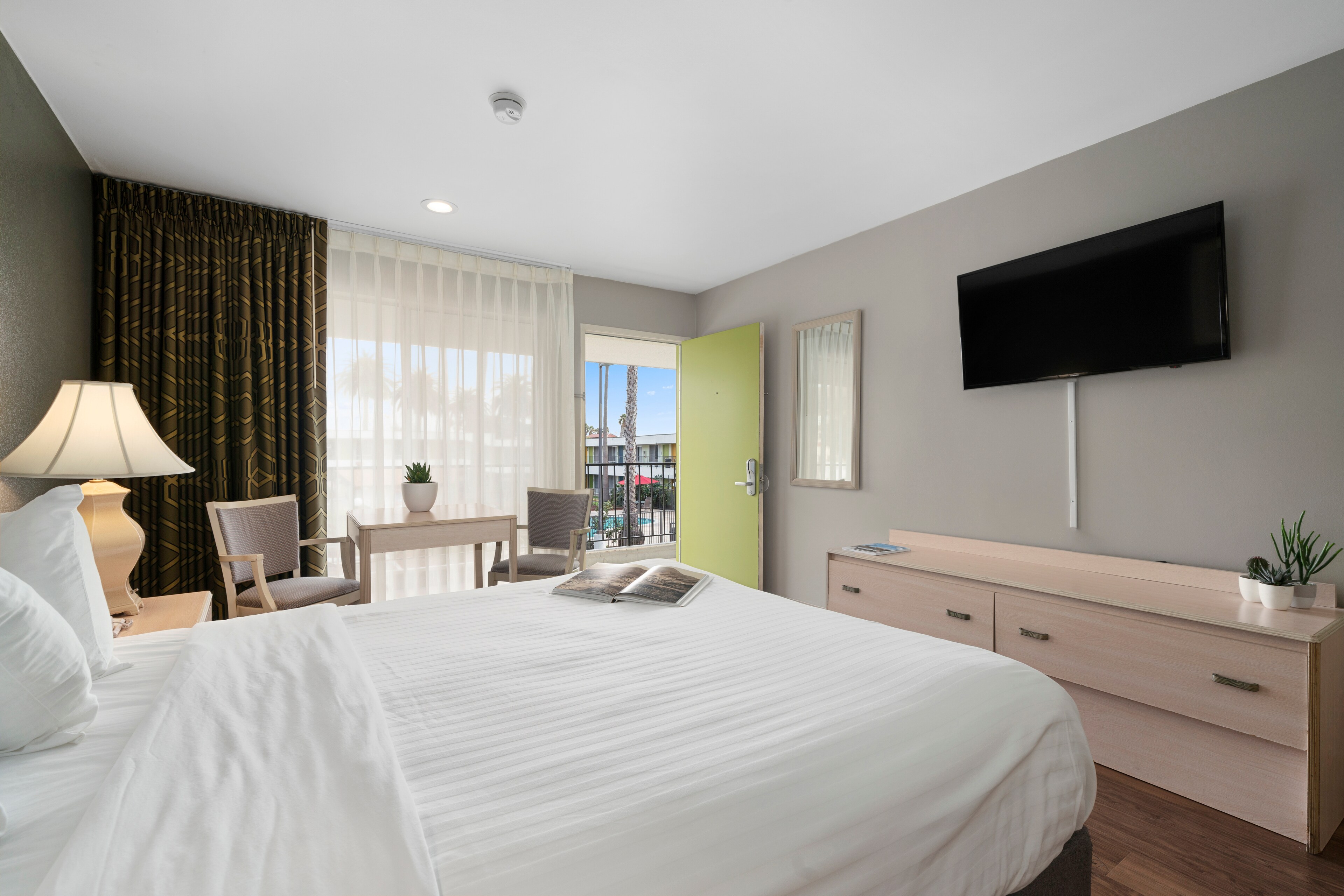 Rooms at Vagabond Inn - Ventura