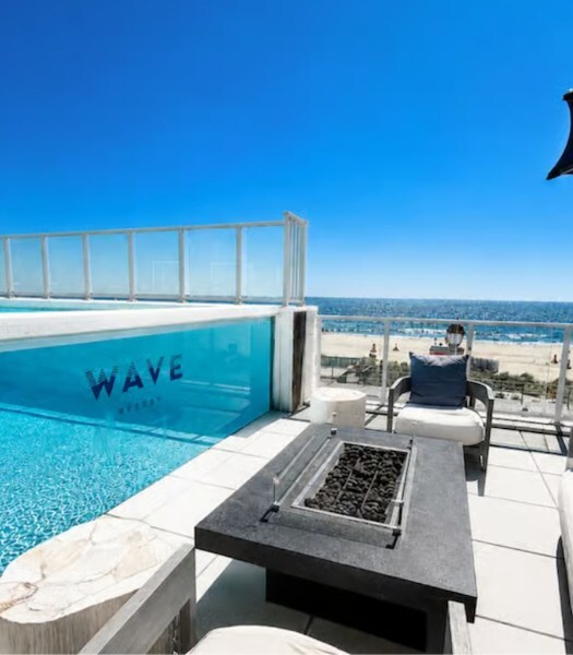 Pool & Beach