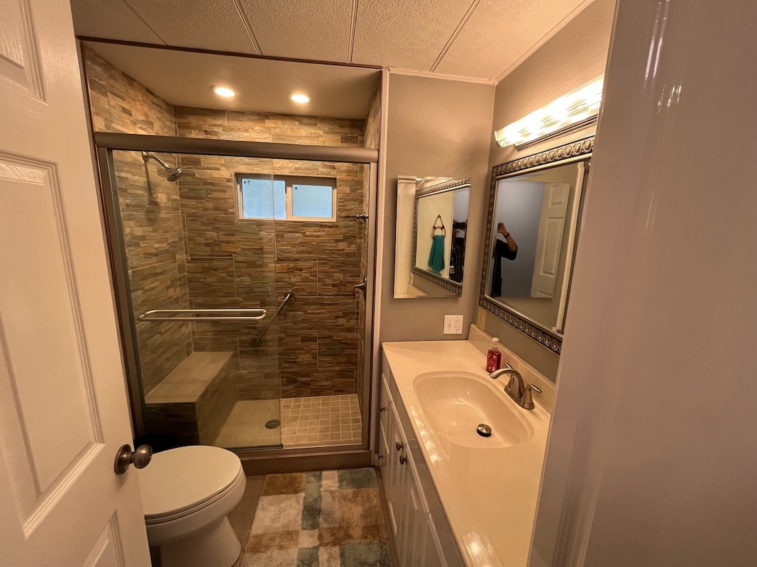 SAR Saralake Estates