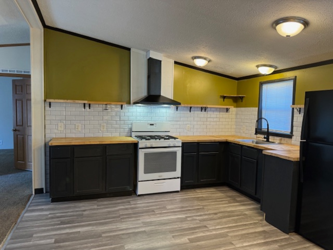 HLL Hawaiian Gardens/Holly Village