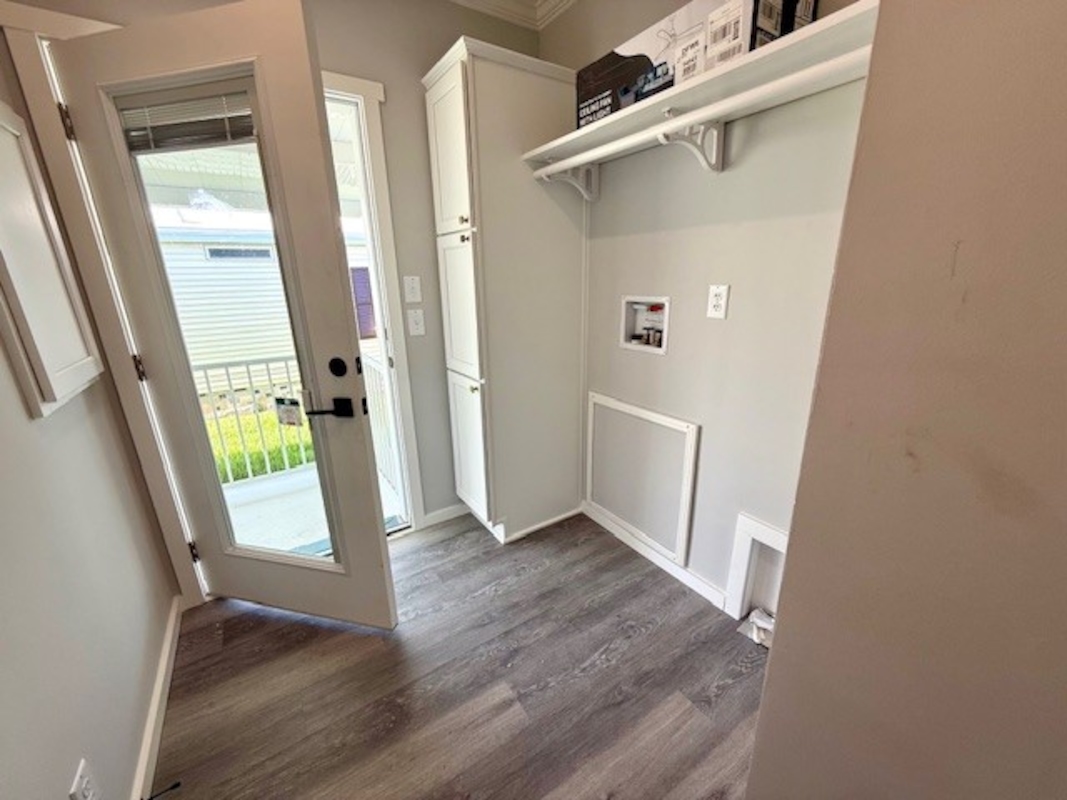 REH Regency Heights