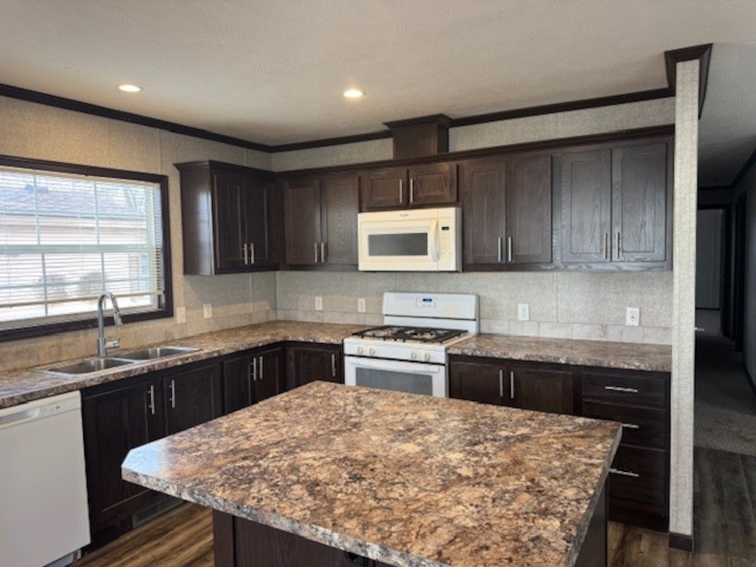 HLL Hawaiian Gardens/Holly Village