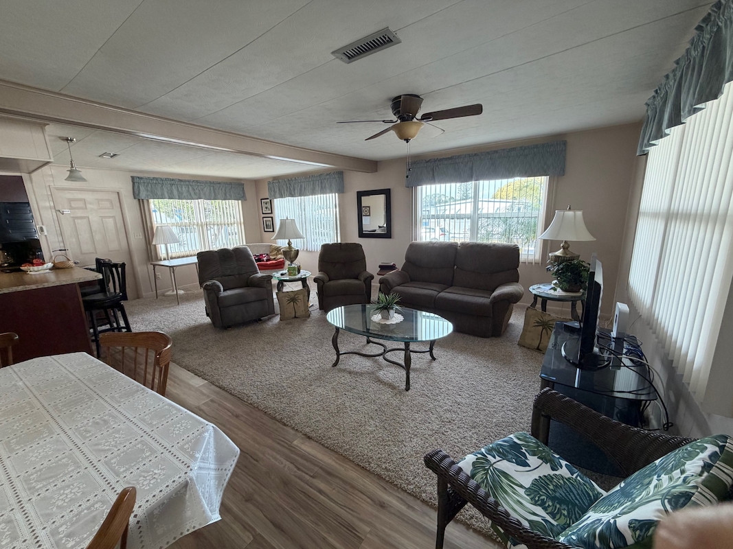 SAR Saralake Estates