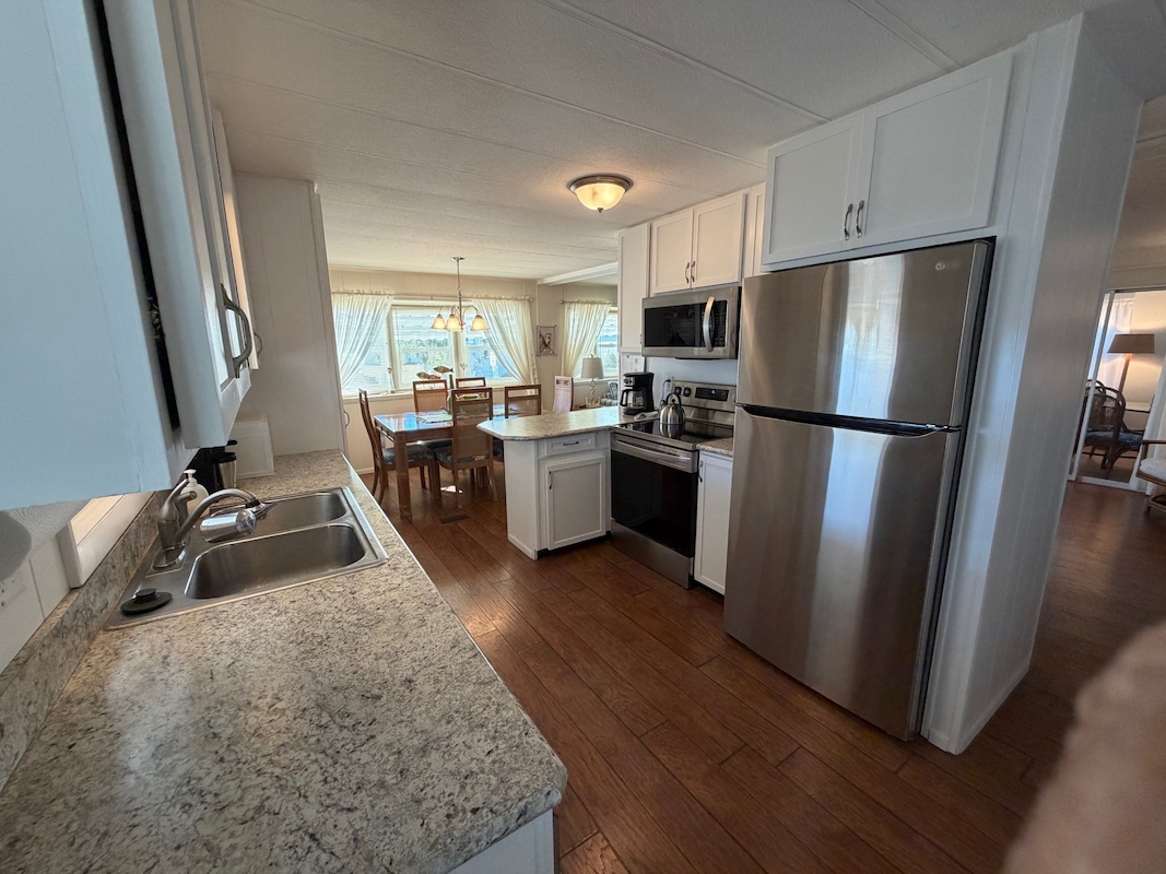 SAR Saralake Estates