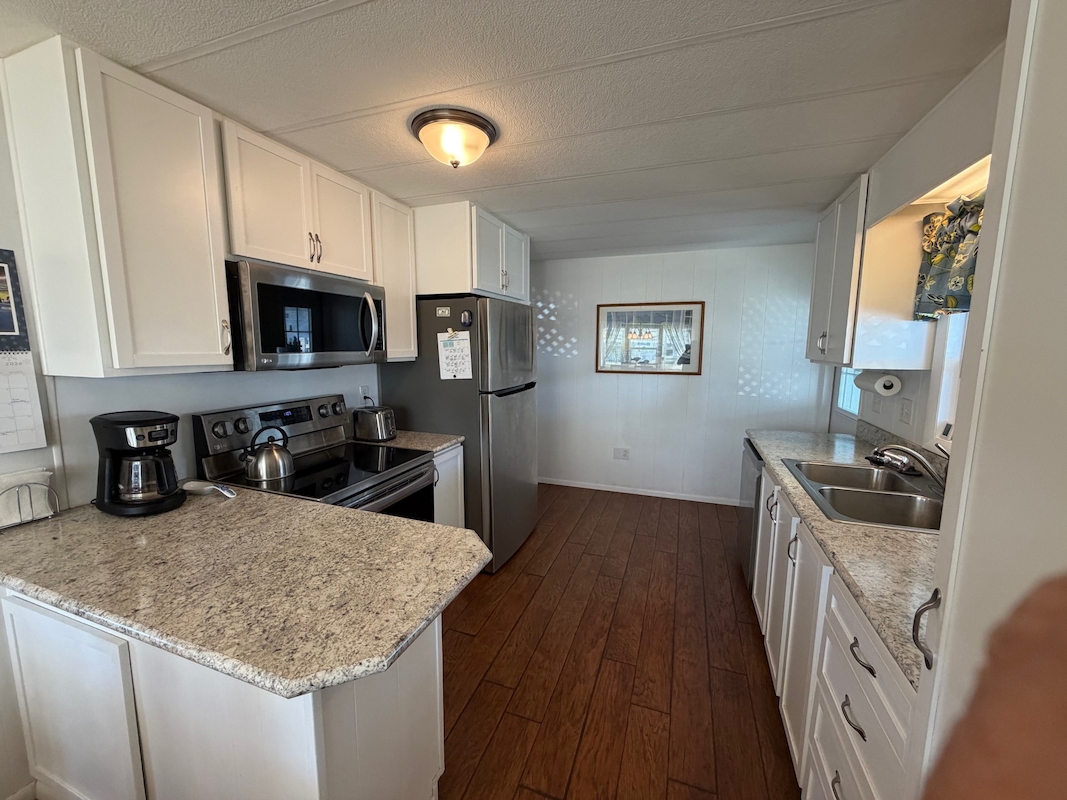 SAR Saralake Estates