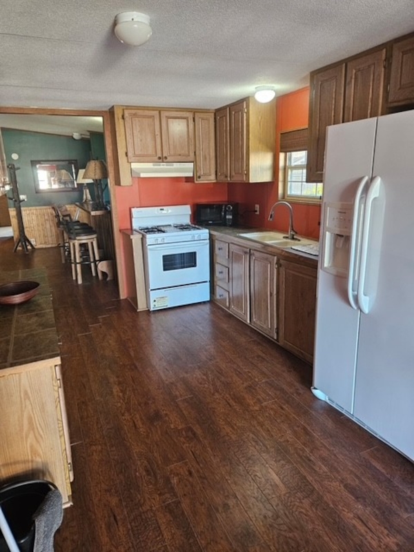 HLL Hawaiian Gardens/Holly Village