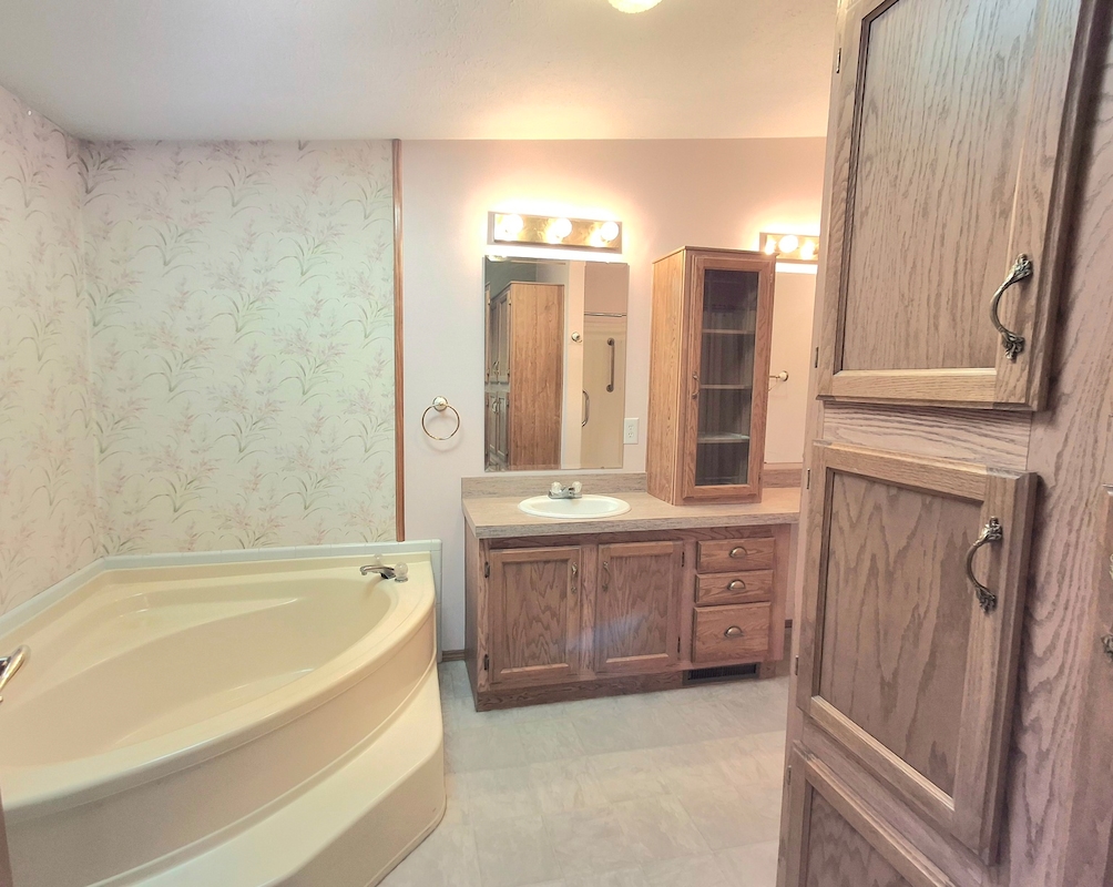 HIC Hickory Hills Village