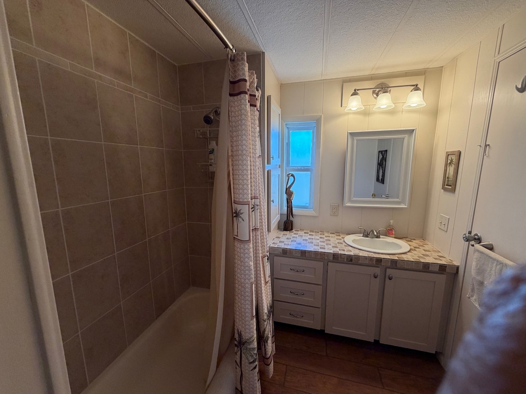 SAR Saralake Estates