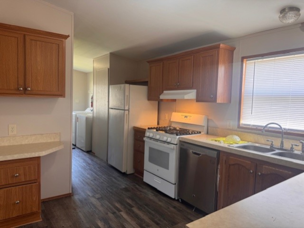 HLL Hawaiian Gardens/Holly Village