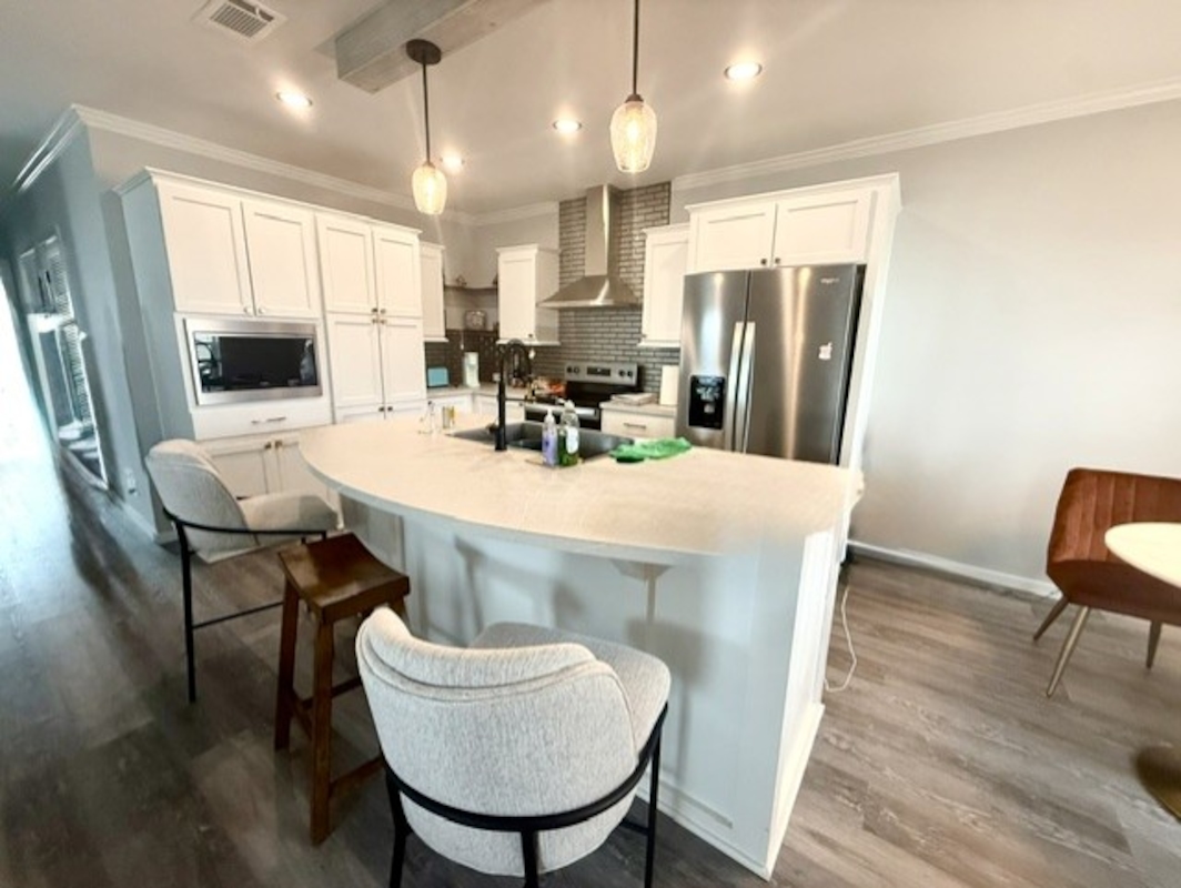 REH Regency Heights