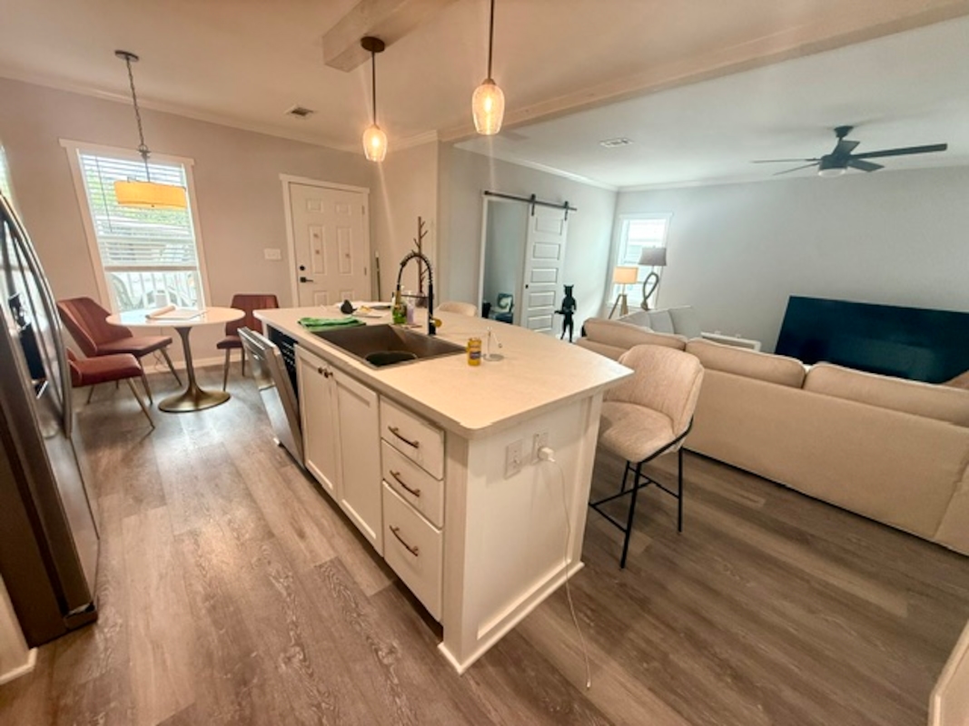 REH Regency Heights
