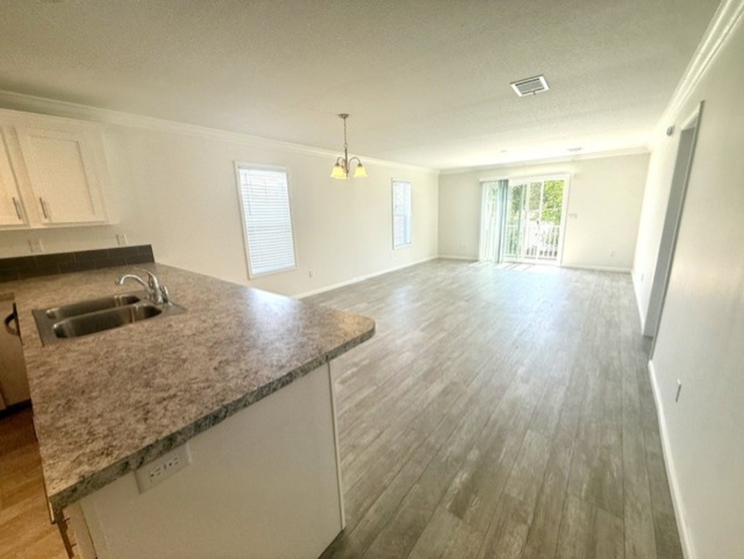 REH Regency Heights