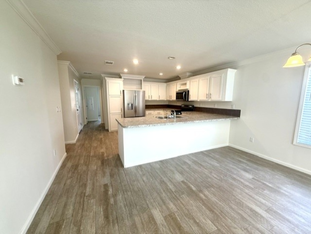 REH Regency Heights