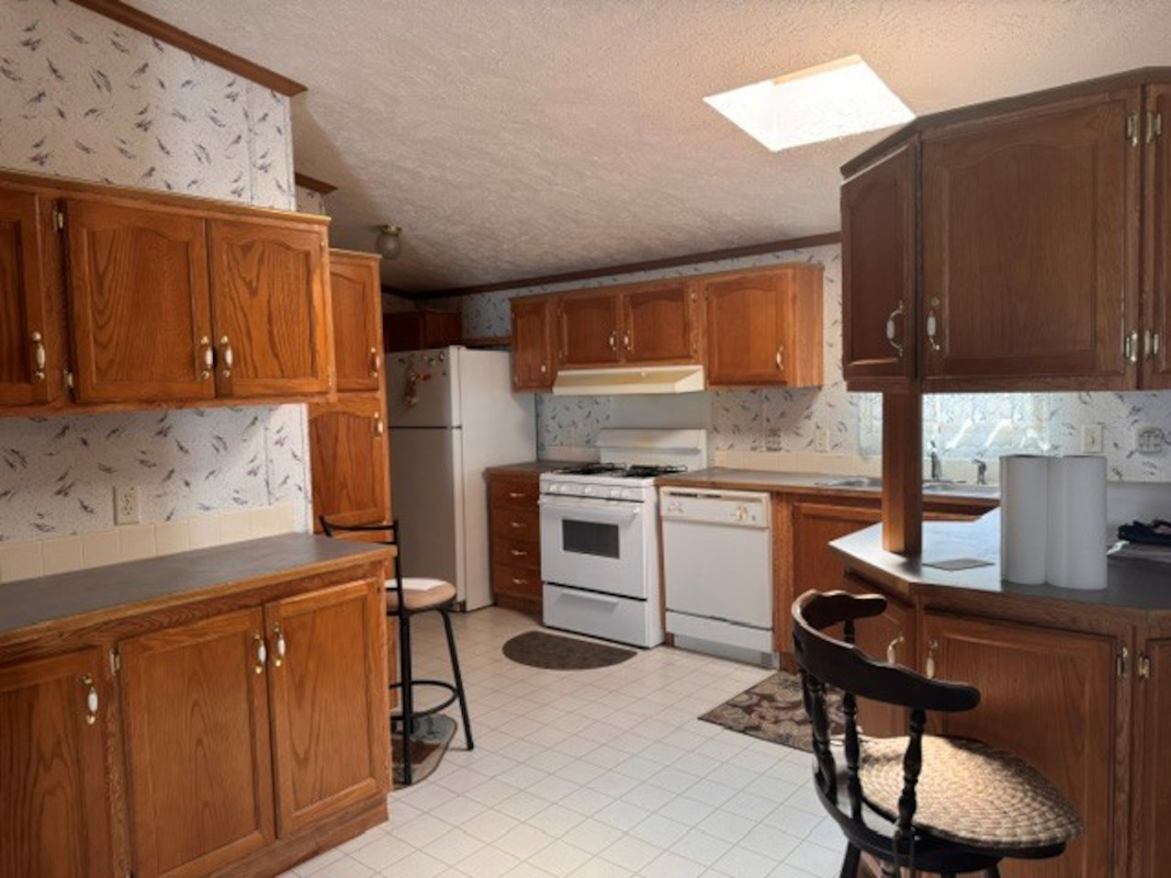 HLL Hawaiian Gardens/Holly Village