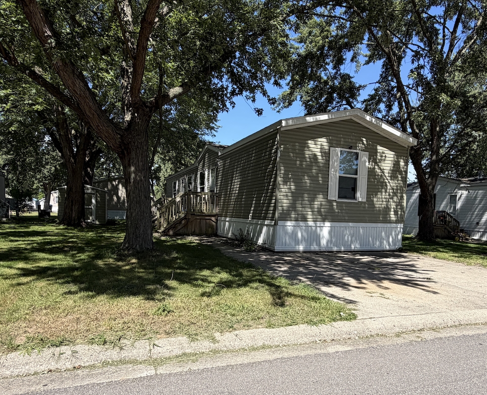 BRO Brookside Manor