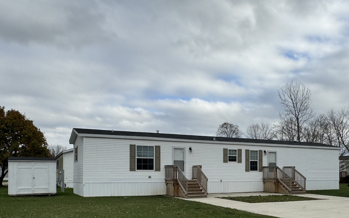 BRO Brookside Manor