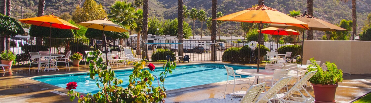 Exclusive Pool With Mountain View at Oak Creek RV Resort, El Cajon