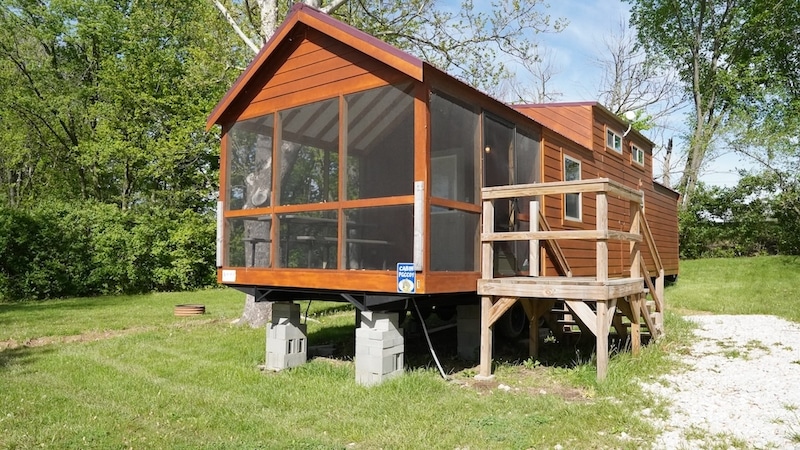 Lakeview Cindy Bear™ Cabin-1