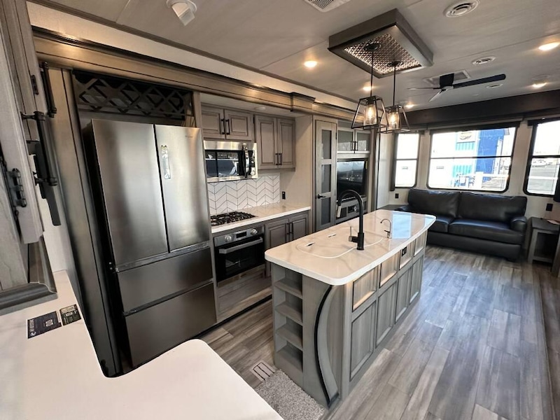 Ranger Smith PREMIUM RV Rental Six Person - Full-Service-11