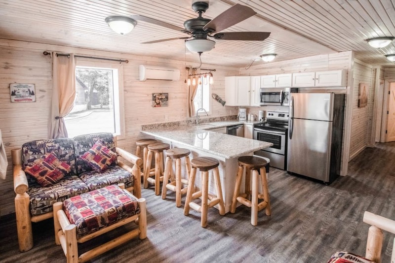 Suite 2 Bedroom Vacation Cabins (4 Plex) T-6