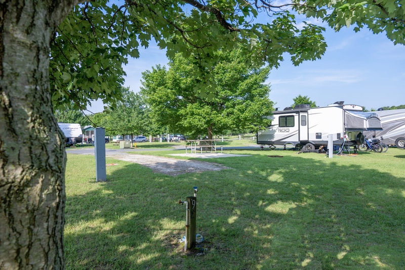 Pull-Thru FHU RV Site-3