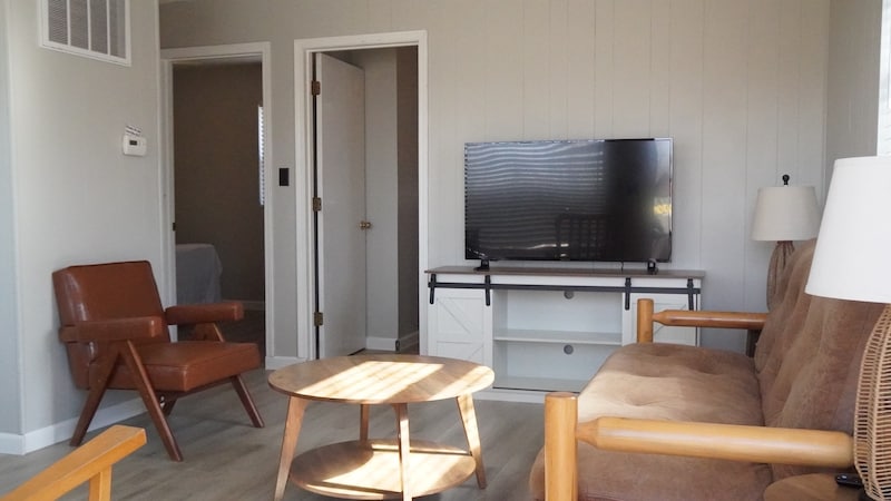 Lakefront Cottage-6