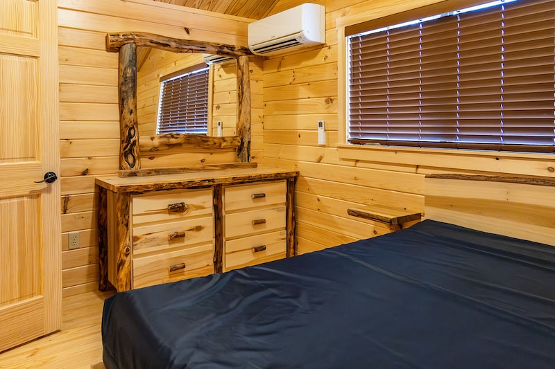 Deluxe Acorn Cottage-2